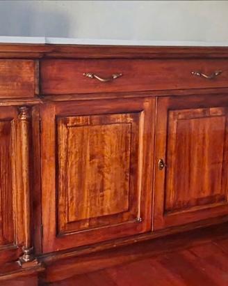 Credenza in legno massiccio con piano in marmo