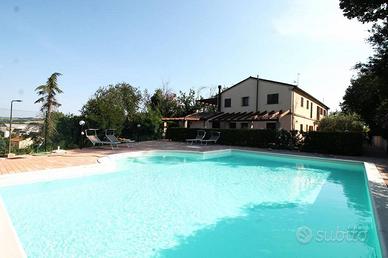 PESARO RESIDENCE CON PISCINA AMPIO GIARDINO GARAGE
