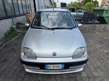 Fiat 600 anno 2008 prezzo 2200€ con passaggio