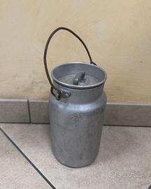 Bidone del latte - vaso da latte