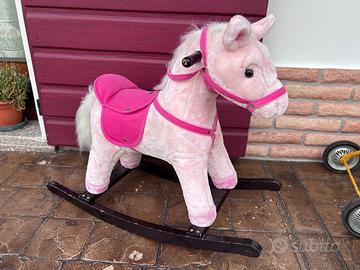 Cavallo a dondolo rosa