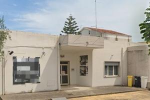 Locale comm.110 mq con 90mq di spazio antistante