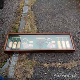 Bacheca vetrinetta vini e cavatappi francesi