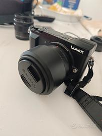 lumix gx80, fotocamera mirrorless con obbiettivi