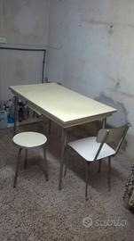 Tavolo vintage (anni '60) in formica. ORIGINALE.