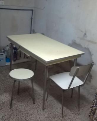 Tavolo vintage (anni '60) in formica. ORIGINALE.