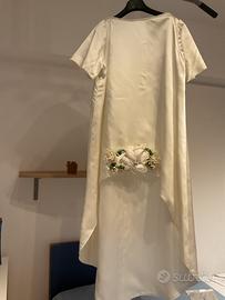 Abito da sposa sartoriale con accessori