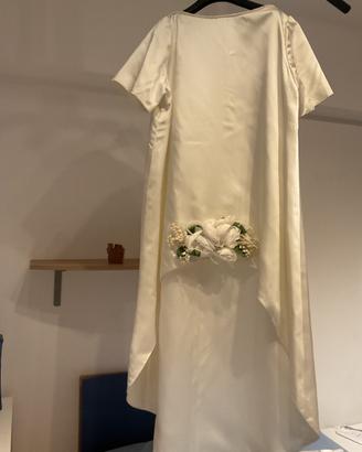 Abito da sposa sartoriale con accessori