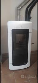 STUFA A PELLET EXTRAFLAME DIADEMA 28,4 KW ACS IDRO
