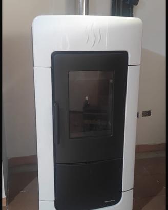 STUFA A PELLET EXTRAFLAME DIADEMA 28,4 KW ACS IDRO