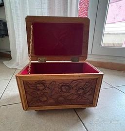 mobiletto portagioie in legno