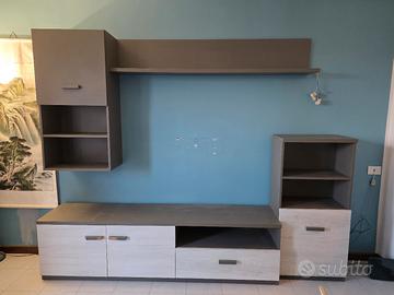 mobile sala e tavolo con 4 sedie