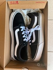 Vans Ward nere e bianche