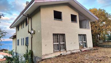 Casa grezza 540mq + 1200mq terreno permuta Cosenza