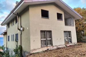 Casa grezza 540mq + 1200mq terreno permuta Cosenza