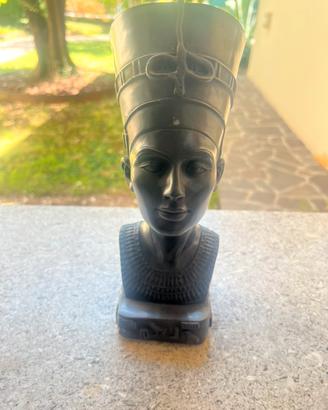 Nefertiti famosa per la sua bellezza