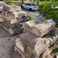 Antica copertina in pietra lavica