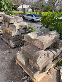 Antica copertina in pietra lavica