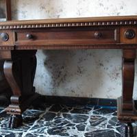 TAVOLO SCRIVANIA ANTICO IN NOCE MASSELLO.