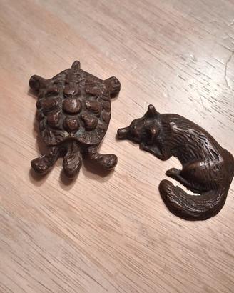 Scultura in bronzo vintage, tartaruga e volpe