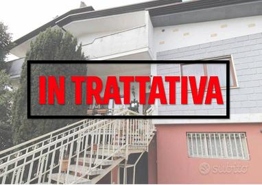 Villa di 430 m² con 3 locali e box auto a Castelgo
