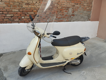 Piaggio Vespa ET4 125