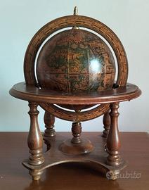 Mappamondo da tavolo vintage in stile antico.