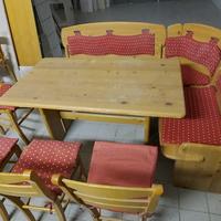 TAVOLO CON PANCA ANGOLARE E SEDIE