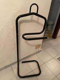 servomuto in acciaio nero 