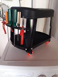 Sgabello porta attrezzi con ruote