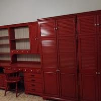 Cameretta in legno in buone condizioni