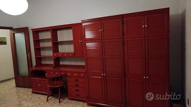 Cameretta in legno in buone condizioni