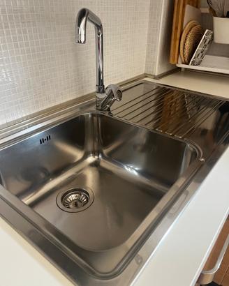 Lavello e miscelatore cucina