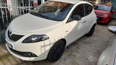 Lancia Ypsilon 1.0 FireFly 5 porte S&S Hybrid Silv