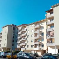 Oristano, appartamento pentavano, con cantina