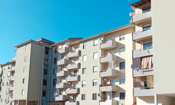 Oristano, appartamento pentavano, con cantina