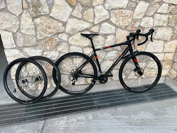 Bici gravel Wilier Jareen L ruote gravel e strada