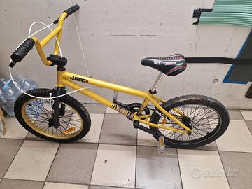 Bici bmx wipe gialla