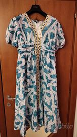 Abito con scollo a V,  mod. Resort Wear Folk