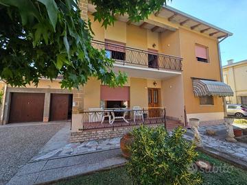 Villa di 223 m² con più di 5 locali e box auto dop