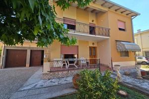 Villa di 223 m² con più di 5 locali e box auto dop