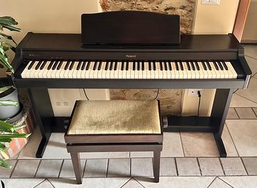 Pianoforte digitale Roland HP 136