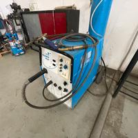 Saldatrice a filo continuo