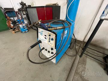 Saldatrice a filo continuo