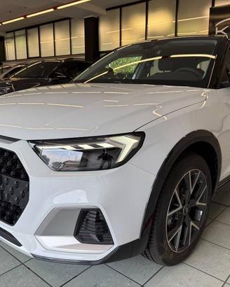 Audi A1 30 1.0 tfsi Identity Contrast 116cv s tron