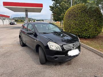 Auto NISSAN QASHQAI