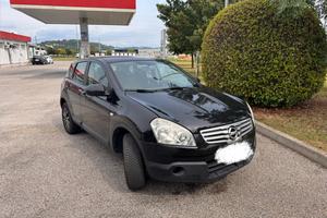 Auto NISSAN QASHQAI