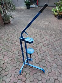 Macchina per imbottigliare tappi di sughero