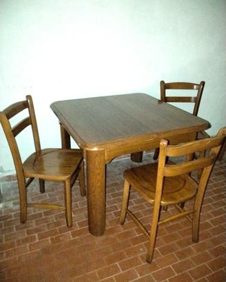 Tavolo + quattro sedie
