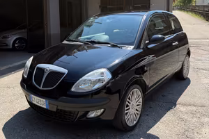 Lancia Ypsilon 1.2 16V Momo Design